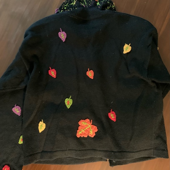 Design Options by Philip & Jane Gordon….size Small….Fall leaves cardigan - Picture 3 of 4